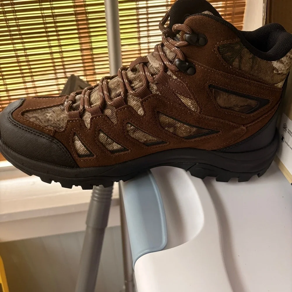 Magellan Outdoors Recova Mens 9 Hunting Boots Waterproof RealTree APX Camo